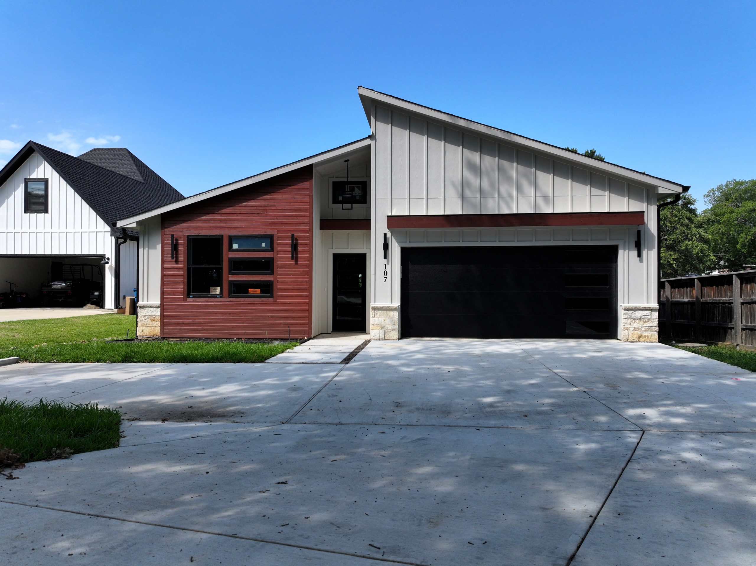 Modern home at Cedar Creek Lake